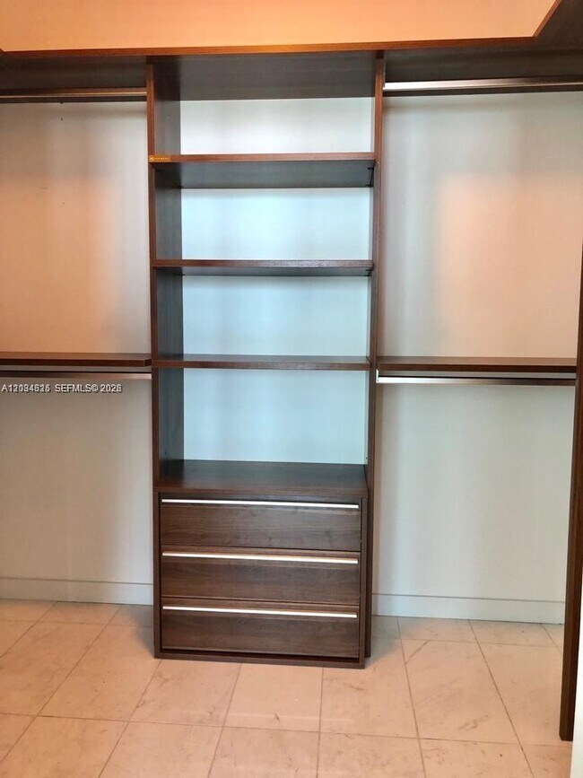 Foto del edificio - 480 NE 31st St
