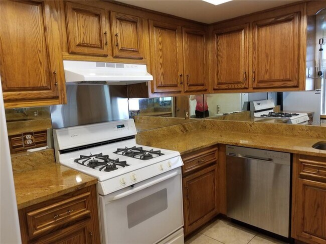 Foto del edificio - 1323 Sweetwood Blvd