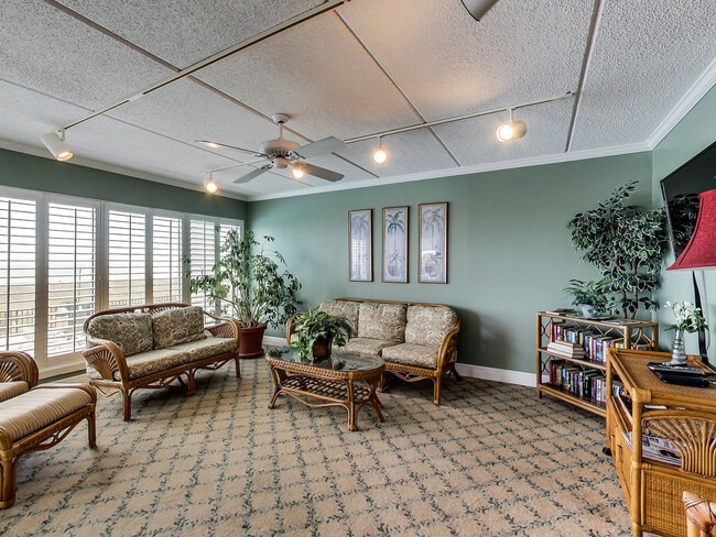 Building Photo - 3350 S Fletcher Ave