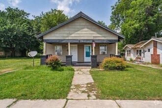 Building Photo - 2123 W Park Pl