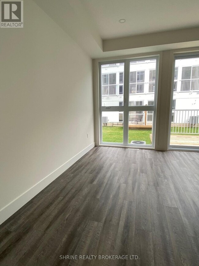 Photo du bâtiment - 234-234 Edgevalley Rd