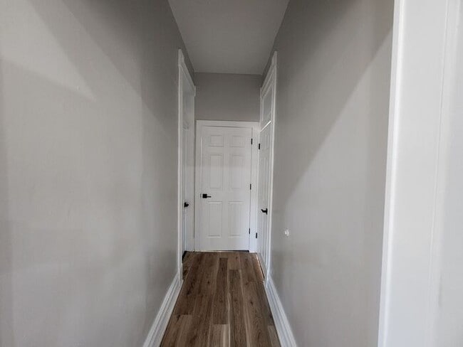 Building Photo - 1st Floor Apartment - 3 Bedroom/2 Bath Apa...