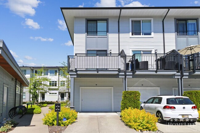 Building Photo - Charming 2 Bed + Den, 3 Bath Townhouse at ...