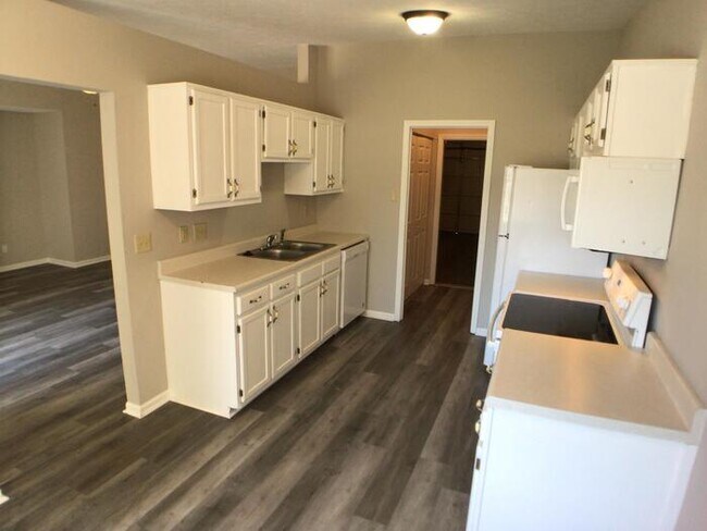 Building Photo - 7461 Glensford Dr