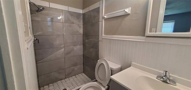 Building Photo - 427 Royal Crest Dr