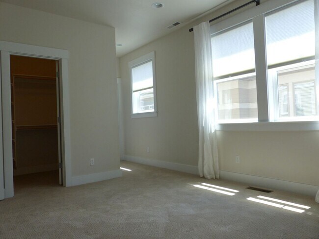 Building Photo - Beautiful 3 Bed/2.5 Bath Home in NW Bend - Fields Street