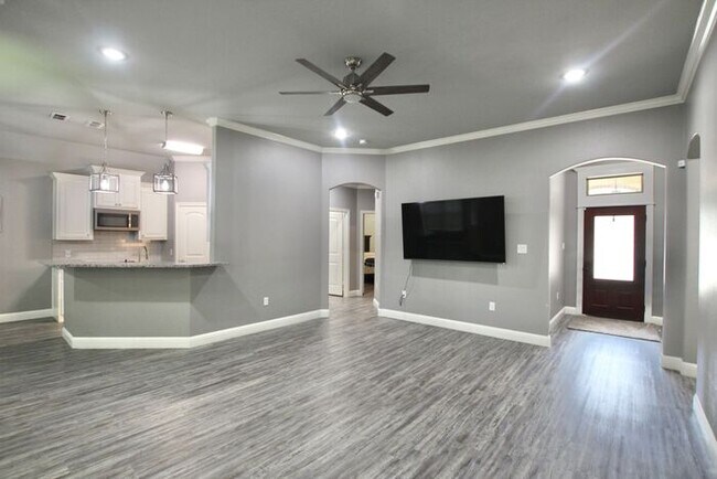 Foto del edificio - Coming Soon! Stunning 3 Bed 2 Bath Home on...