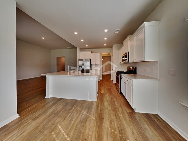 Building Photo - 210 Chaste Tree Dr