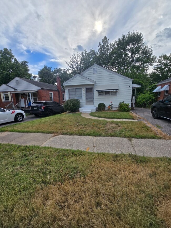 Building Photo - 9849 Green Valley Dr