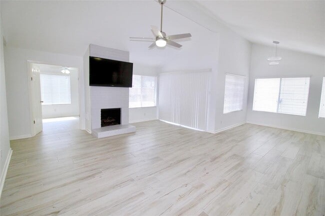 Foto del edificio - 2610 Chimneystone Cir
