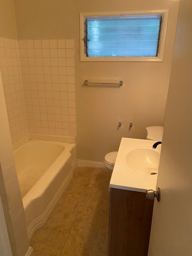 Building Photo - 7940 Milton Ave, Unit A