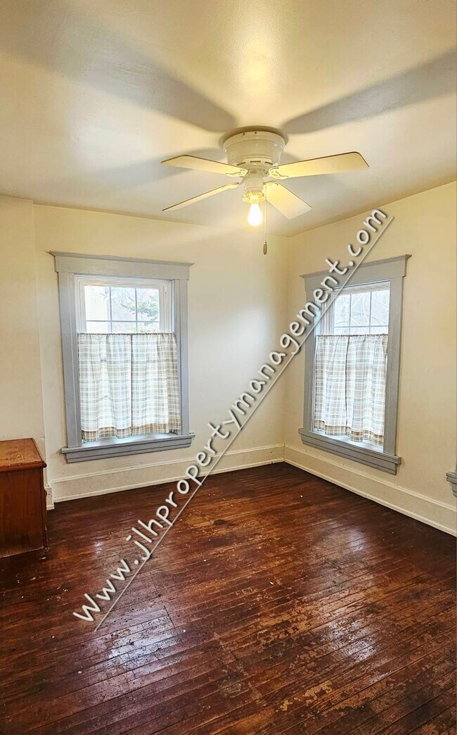 Foto del edificio - 503 W Pleasant St