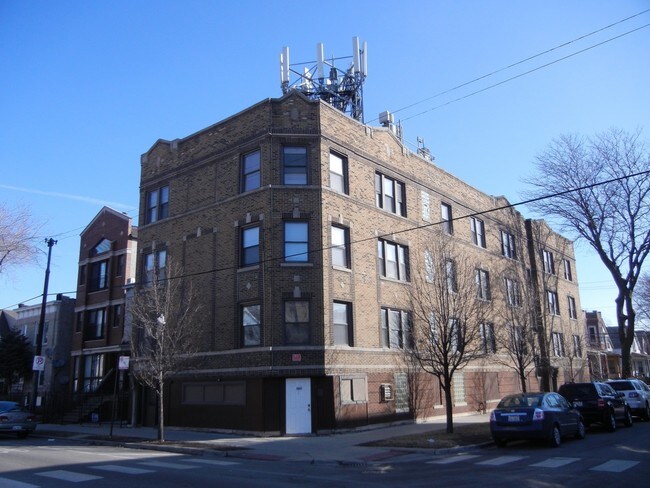 Building Photo - 3035 N California Ave