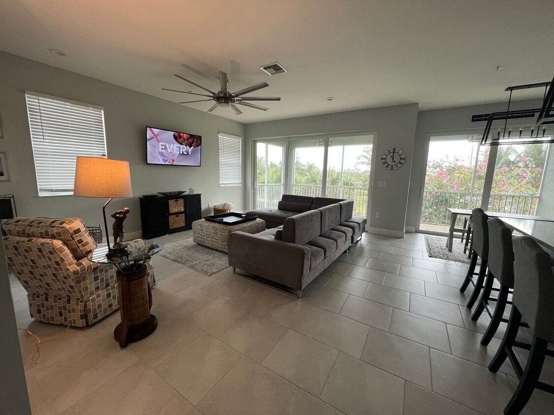 Living Room - 2318 Sawyers Hill Rd