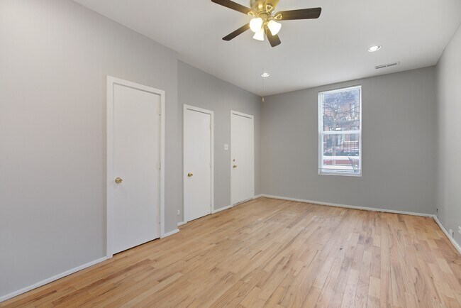 Foto del edificio - 2313 W McLean Ave