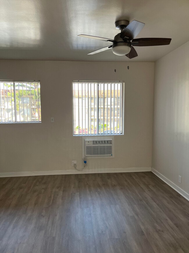 Foto del edificio - 6719 Woodman