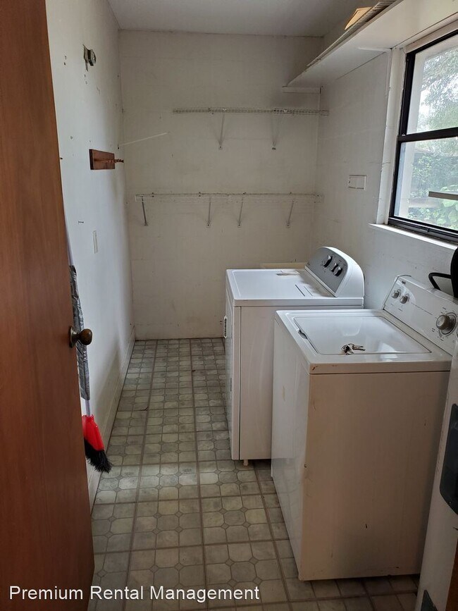 Building Photo - 3 br, 2 bath House - 109 E. Chester St 109