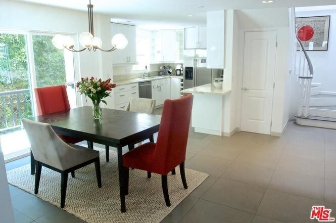 Foto principal - 10677 Wilkins Ave
