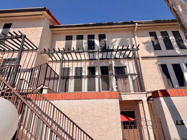 Foto del edificio - 101 W Del Mar Blvd