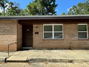 Building Photo - 702 S Edgewood Dr