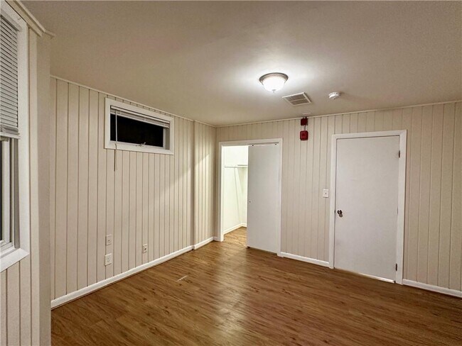 Foto del edificio - 800 Oakland Beach Ave