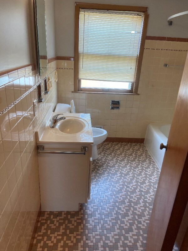 531 Sycamore Ave, South Milwaukee, WI 53172 House Rental in South