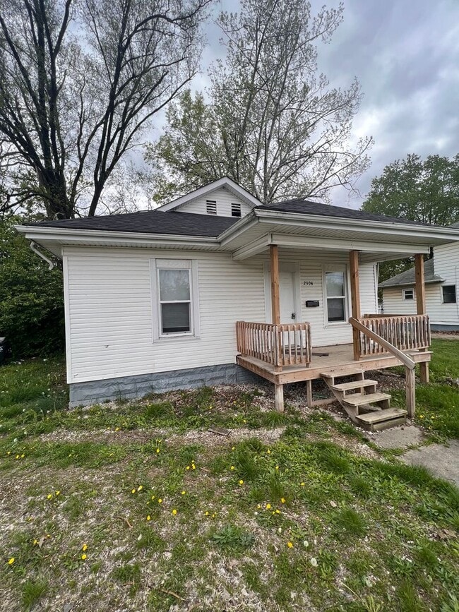 Building Photo - 2 bedroom 1 bathroom house