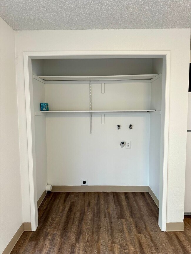 Foto del edificio - Spacious 3bdrm, 1bath Apt in Moyina Heights