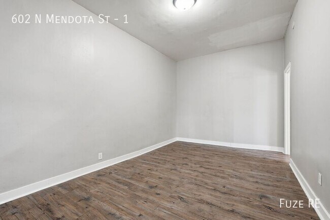 Foto del edificio - 602 N Mendota St