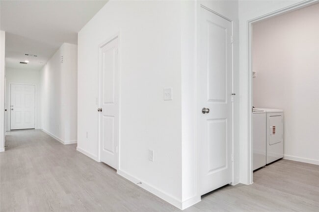 Foto del edificio - 15011 Rustic Moon Rd