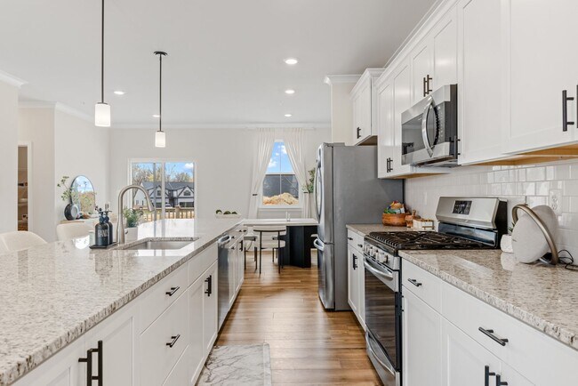 Foto del edificio - Stunning 3 BR/3.5 BA Townhome in Tanyard S...