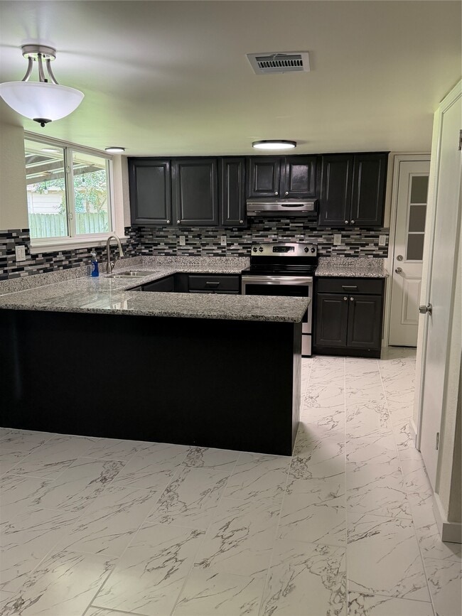 Building Photo - 2110 Bentvine Dr