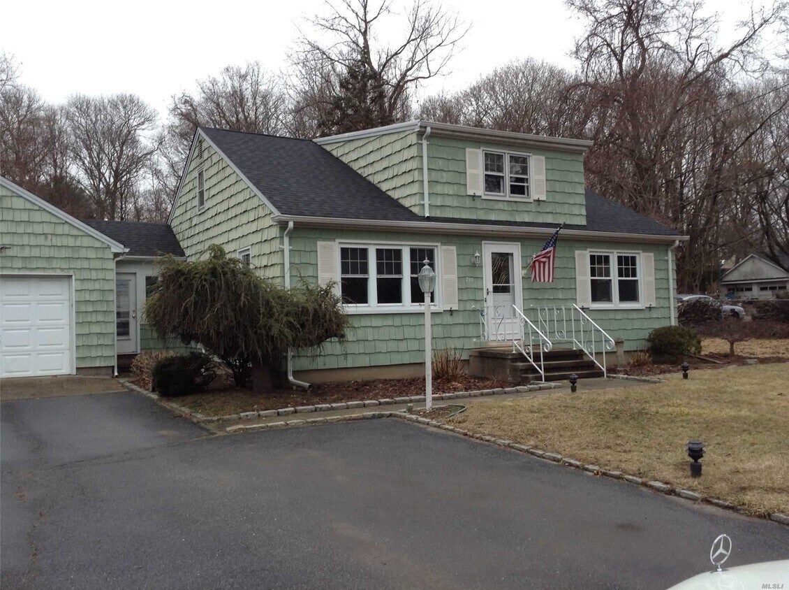 2111 N Wading River Rd, Wading River, NY 11792 House Rental in Wading
