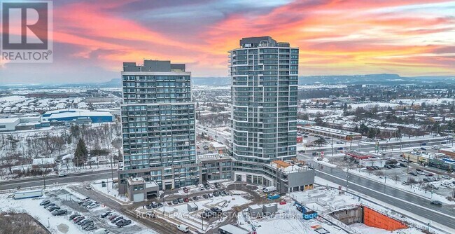 Photo du bâtiment - 8010 Derry Rd