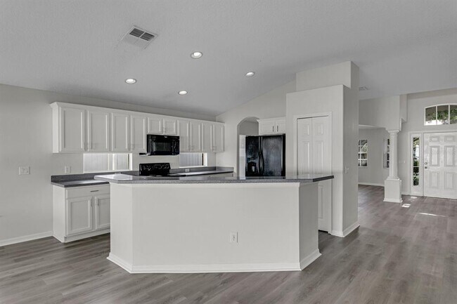 Building Photo - 15412 Montilla Loop