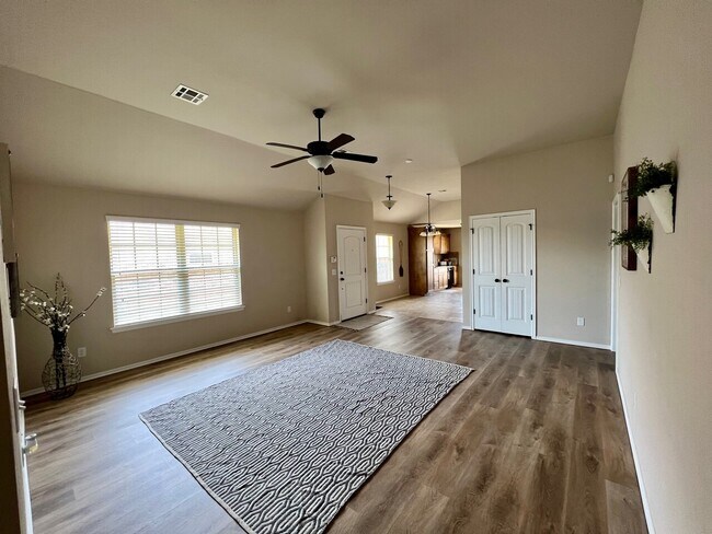 Foto del edificio - F House Heritage Oaks Dr