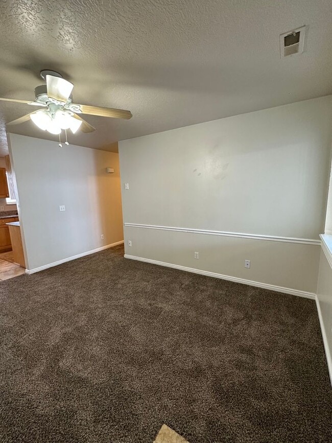 Building Photo - BRENTWOOD CONDO 2 Bed 1 Bath with Optix in...