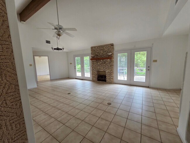 Foto del edificio - 335 Goat Creek Cutoff Rd W