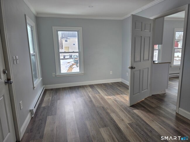 Building Photo - 73 Meridian St