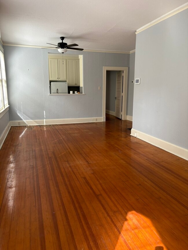 Front Entrance - 2021 Kleinert Ave