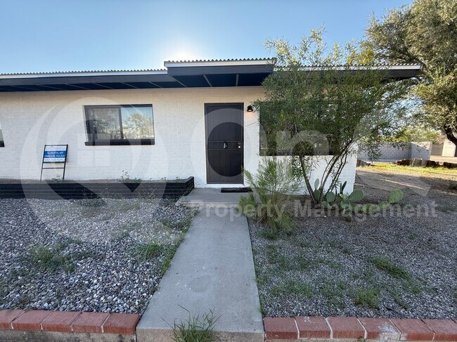 Foto del edificio - 1717 N Highland Ave