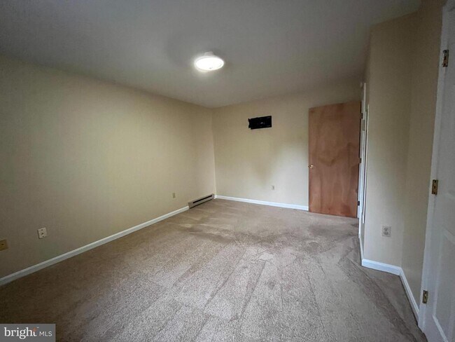 Foto del edificio - 704 Thomas Ln