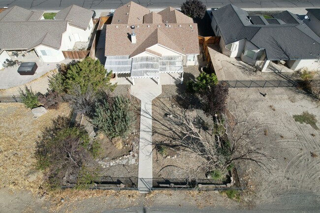 Foto del edificio - 3-bedroom home in Desert Lakes Golf Community