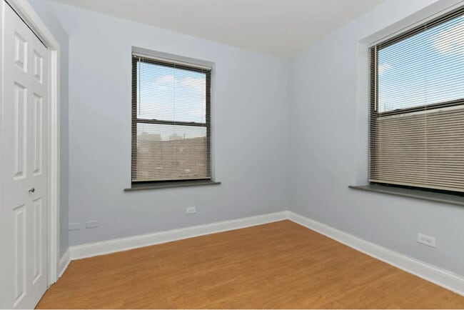 Foto del edificio - 7215 S Yates Blvd