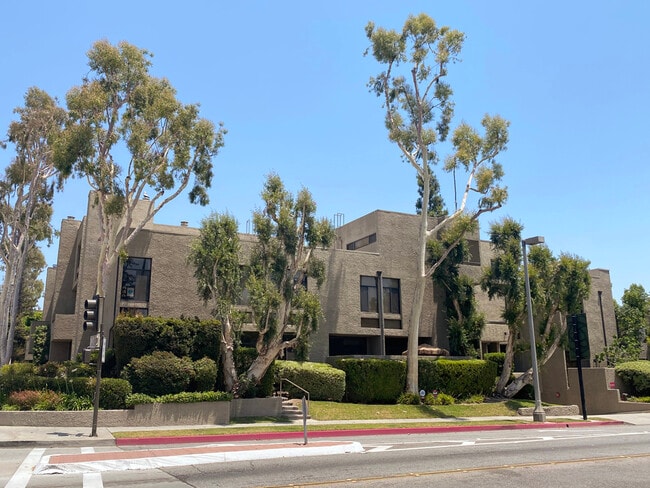 Building Photo - 484 E California Blvd