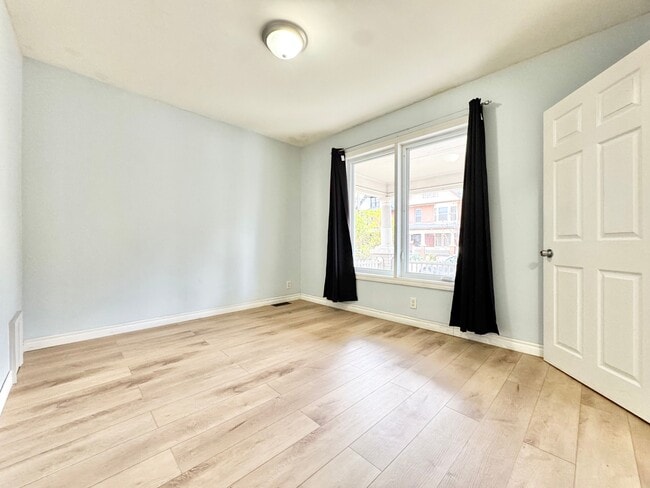 Building Photo - 18 Barnesdale Ave N