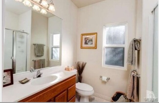 Baño - 422 S Montgomery St