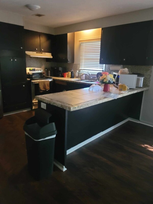 Foto del edificio - 100 Juniper Rd