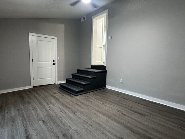 Foto del edificio - 115 Hillside Rd