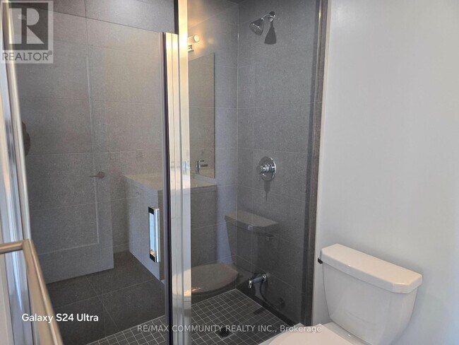 Building Photo - 2545 Simcoe St N